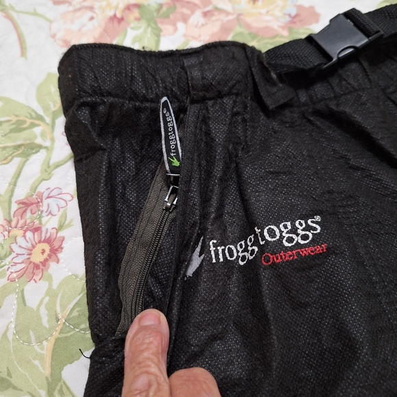 Frogtoggs size m outdoor weather pants - Picture 4 of 4